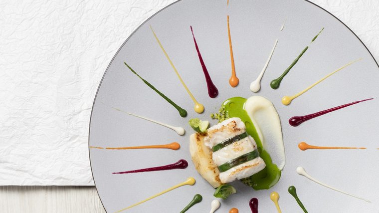 多佛比目魚配古斯米、龍蒿油、歐洲西芹頭及香檳醬汁