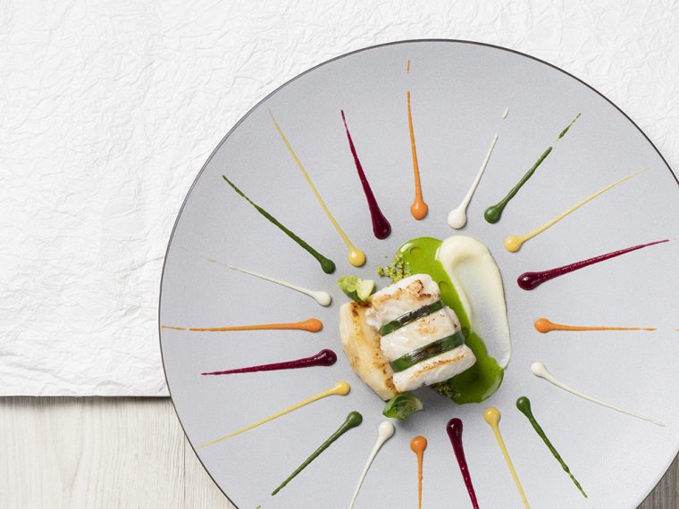 多佛比目魚配古斯米、龍蒿油、歐洲西芹頭及香檳醬汁